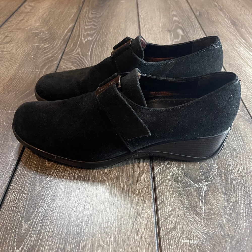 Aquatalia Black Suede Shoe Women's Size 8.5
